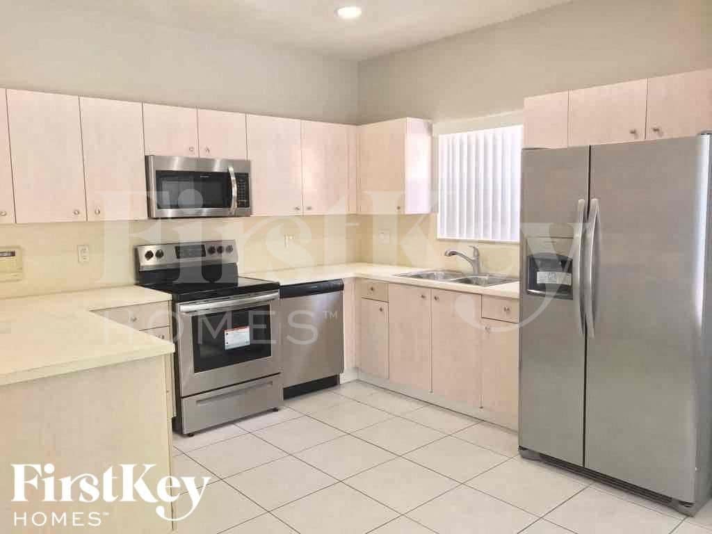 Building Photo - 15320 SW 141st Ct