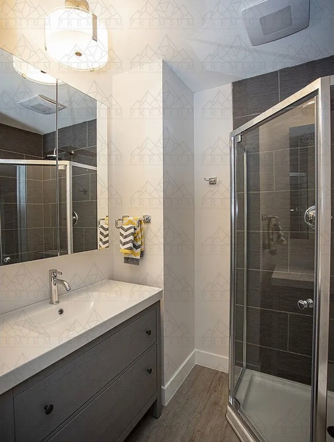Building Photo - Renovated 3 bed 2 bath!