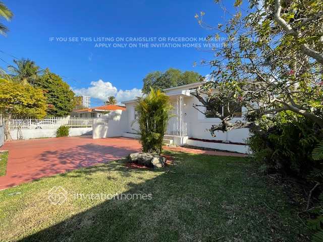 Building Photo - 3120 SW 27th St