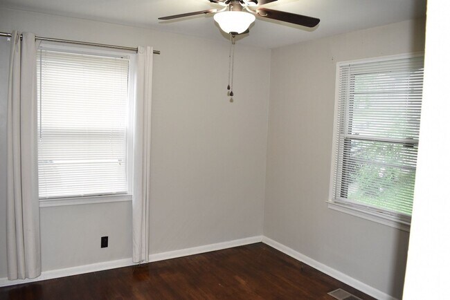Building Photo - 3 Bed/2 Bath Home in East Nashville, Fenced Yard, Hardwood Floors, Minutes to Shelby Bottoms