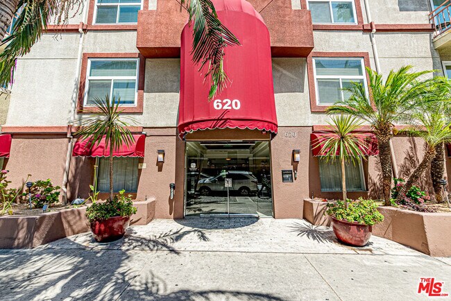 Building Photo - 620 S Gramercy Pl