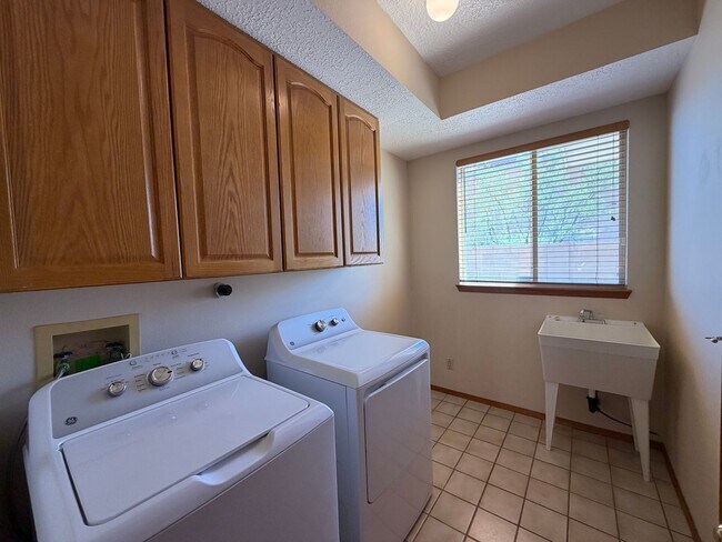 Building Photo - 7281 Spruce Mountain Loop NE