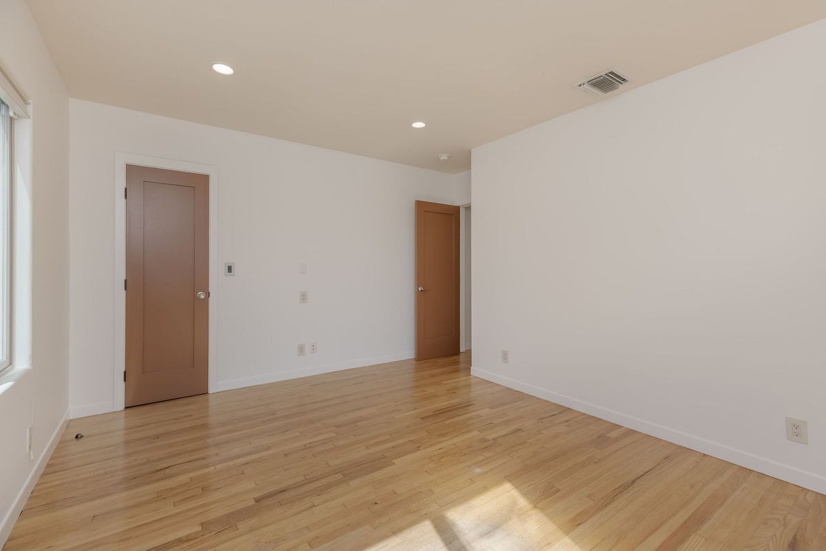 Building Photo - 709 Avenue D