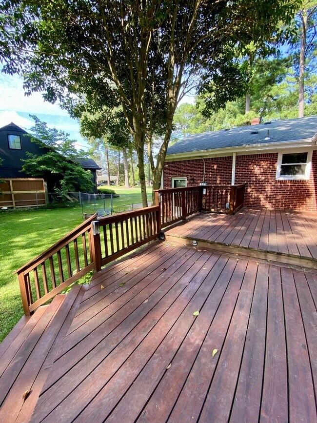 Building Photo - Beautiful Elizabeth River Home