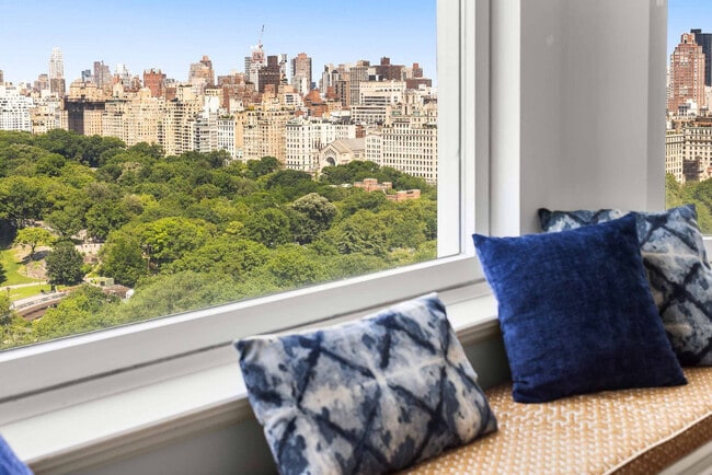 Building Photo - 160 Central Park S