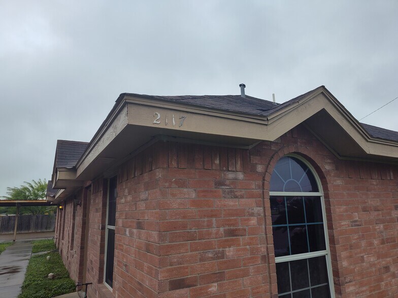 Building Photo - 2117 Aruba Dr