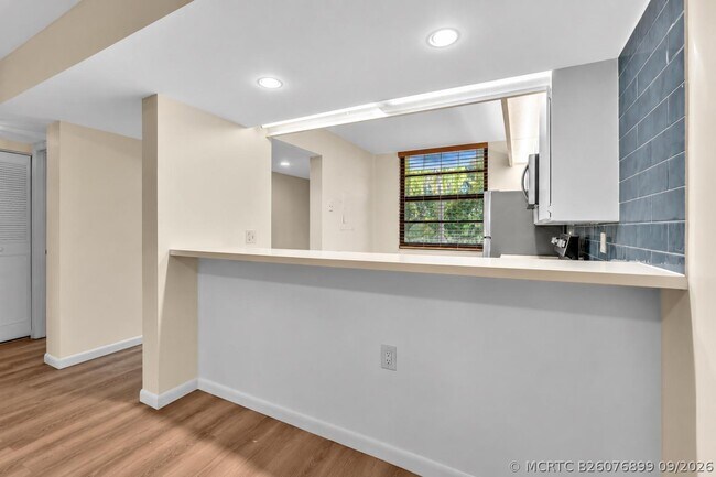 Building Photo - 3650 Whitehall Dr