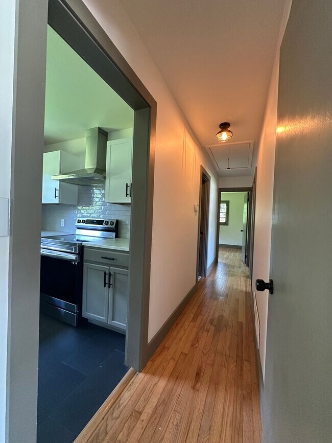 Building Photo - Updated 3 Bedroom House on the Eastside