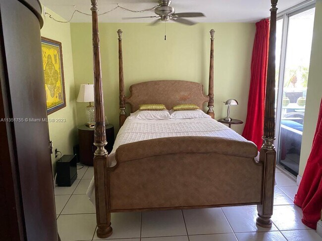 Building Photo - 5880 Collins Ave