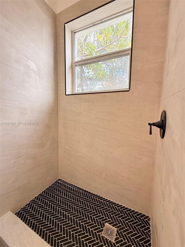 Building Photo - 12906 NE 6th Ave