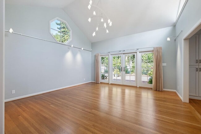 Building Photo - Charming 3-Bedroom Home with Office in desirable Old Palo Alto neighborhood Avail Feb 7th