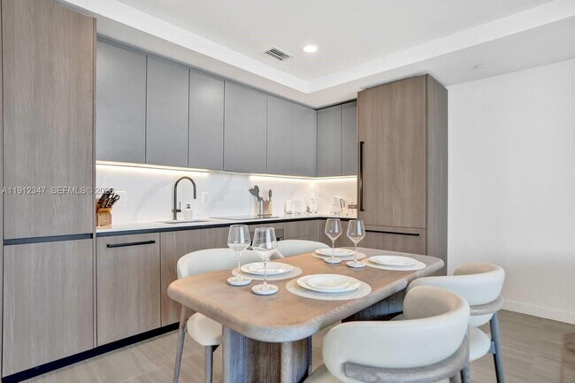 Building Photo - 580 72nd St