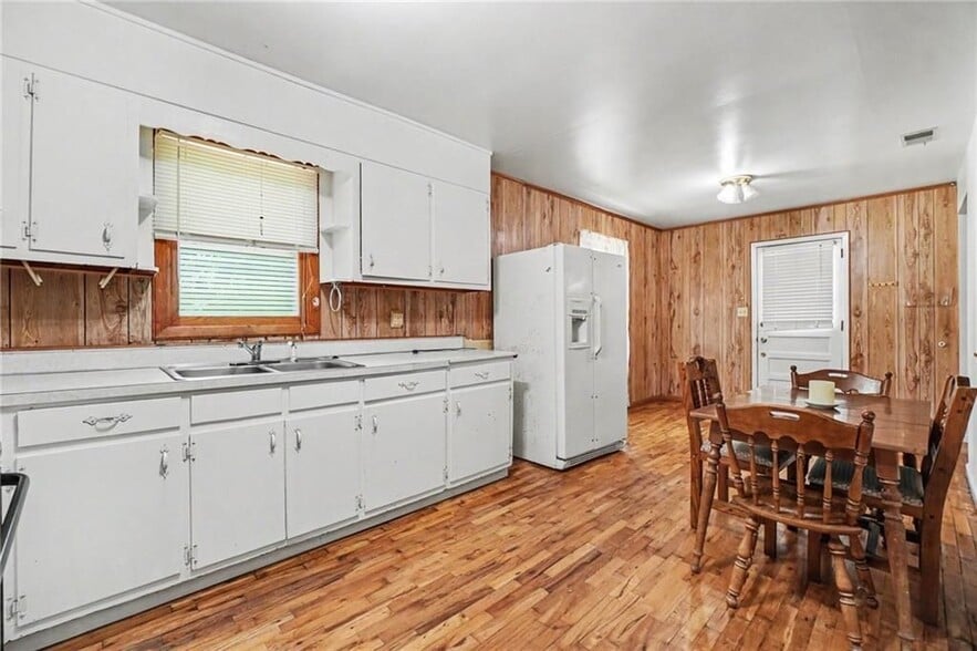 Building Photo - 3944 Fairburn Rd