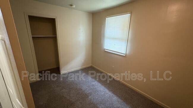 Building Photo - 502 S Holmes Ave