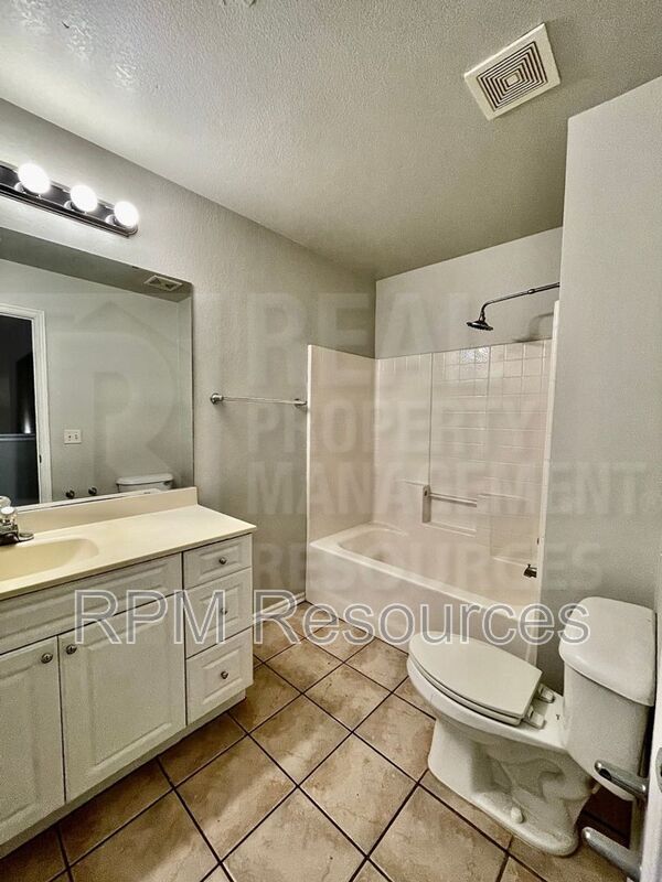 Building Photo - 307 Colony Dr