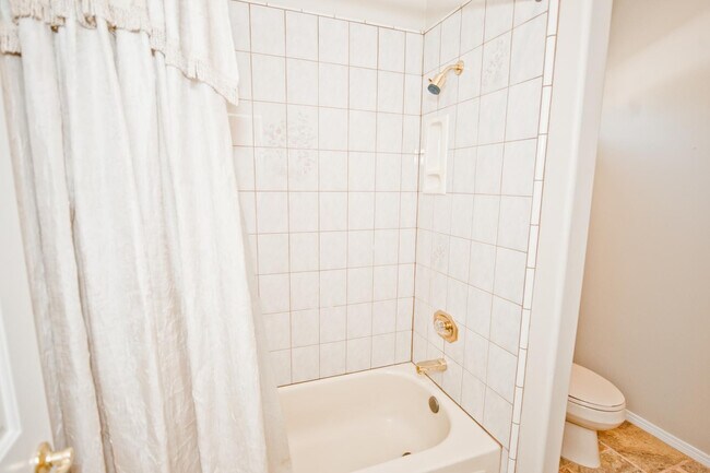 Building Photo - 2322 S Rogers Cir