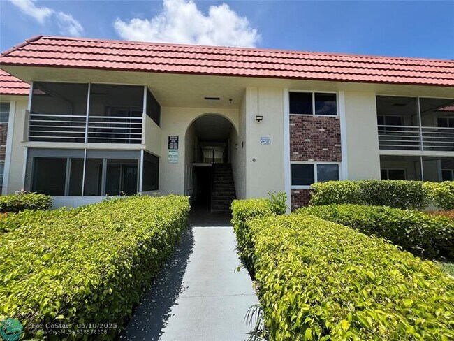 Building Photo - 22775-22766 SW 66th Ave
