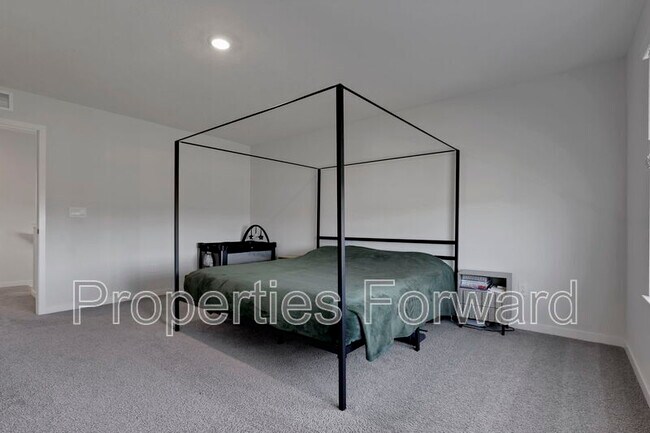 Building Photo - 11 Walnut St