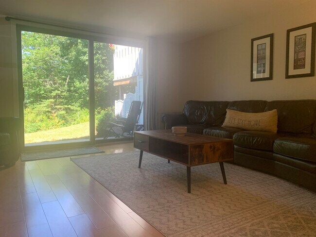 Building Photo - 508 Piscassic St