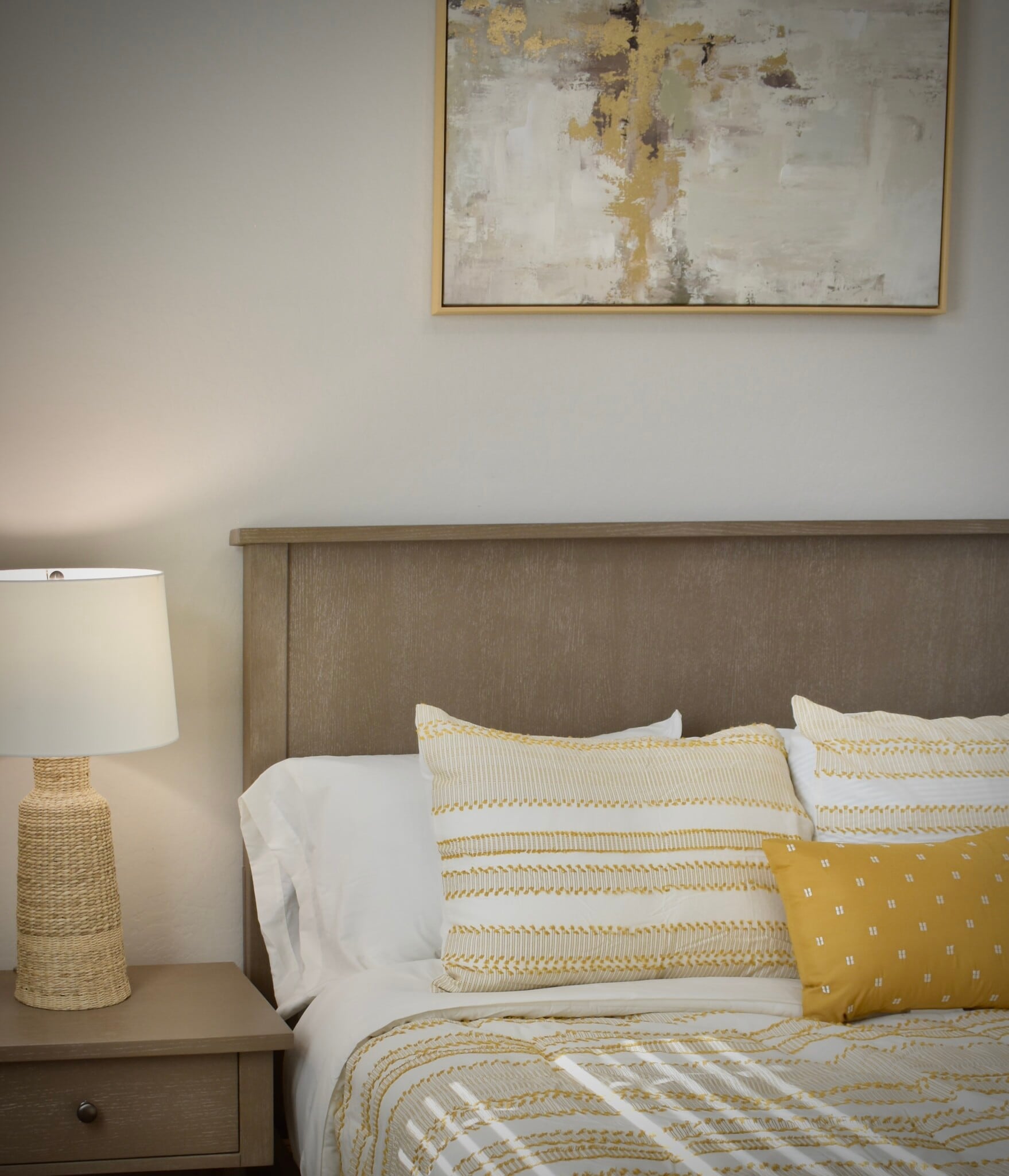 Building Photo - 4864 E Village Dr