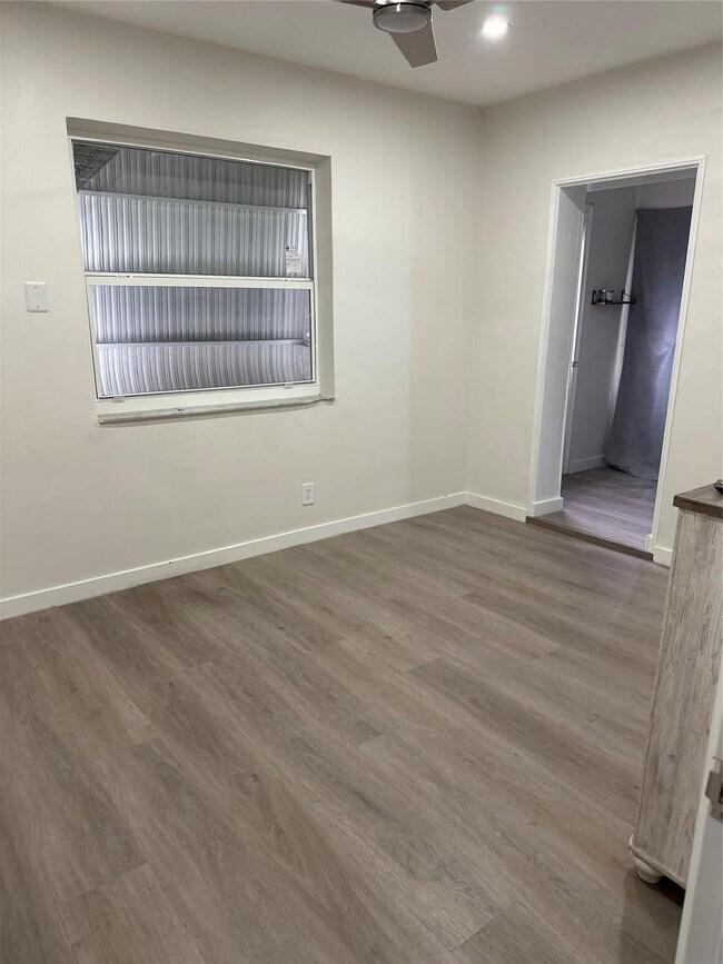 Building Photo - 1834 Fletcher St