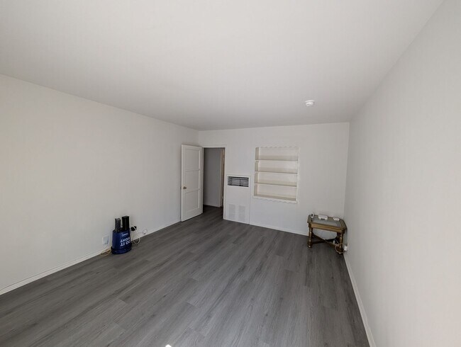 Building Photo - 2783 W 27th St