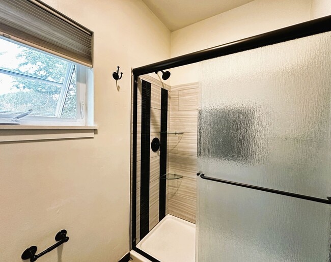 Building Photo - 350 Ridgway Ave., Santa Rosa, Ca. (3-Bedro...