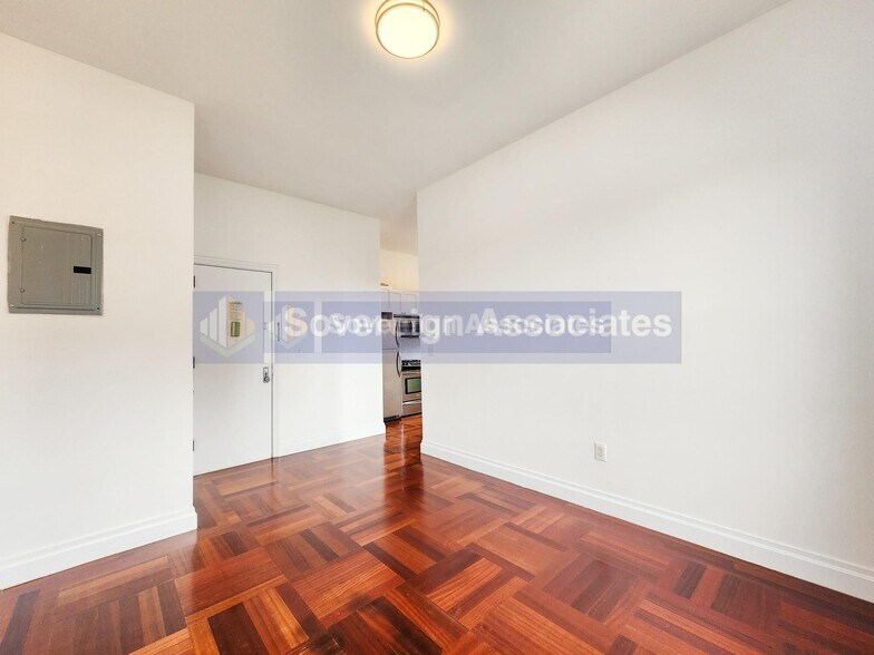 Building Photo - 605 W 137th St