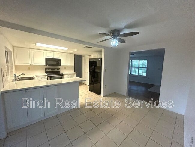 Building Photo - 7602 Cumber Dr