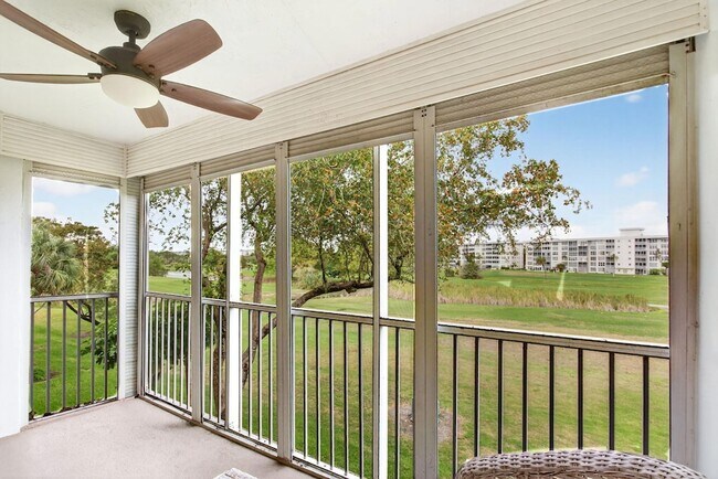 Building Photo - 2651 S Palm Aire Dr