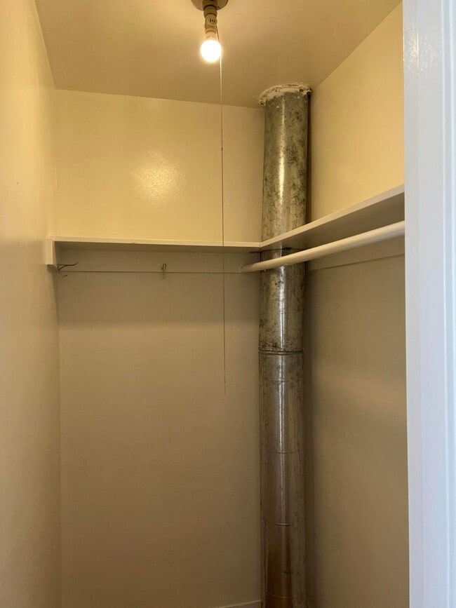 Building Photo - 4121 Mesa Verde Ave NE