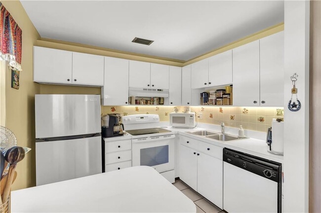 Building Photo - 35 Pine Arbor Ln