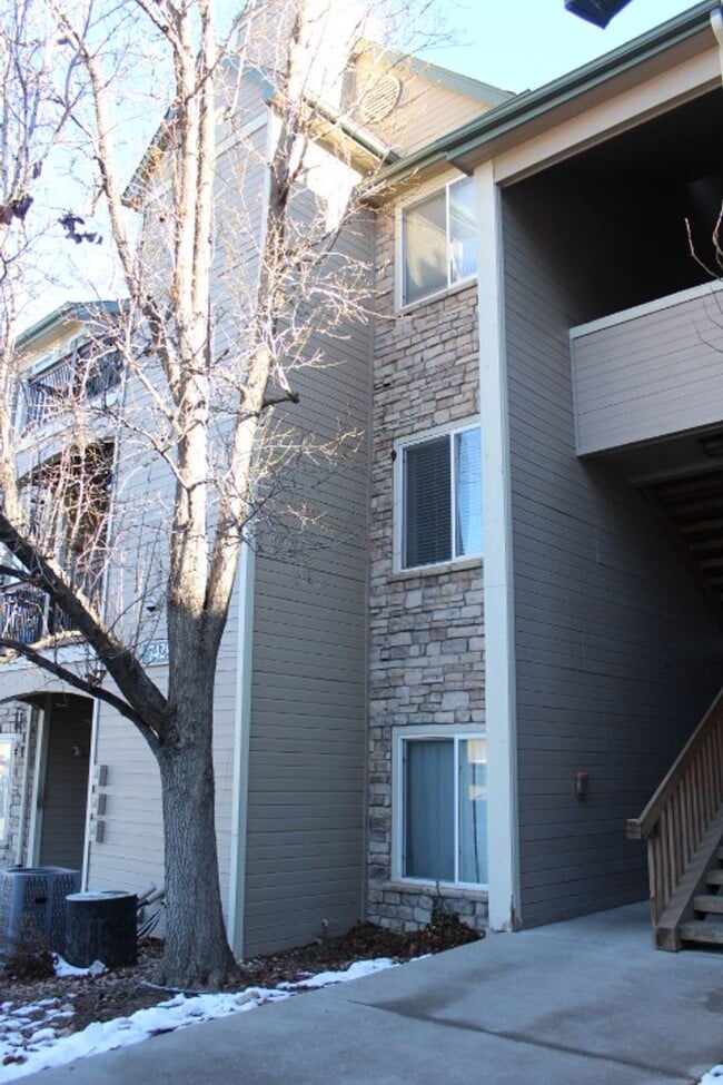 Building Photo - Littleton 2 br/2 ba Condo in Mountain Gate III!