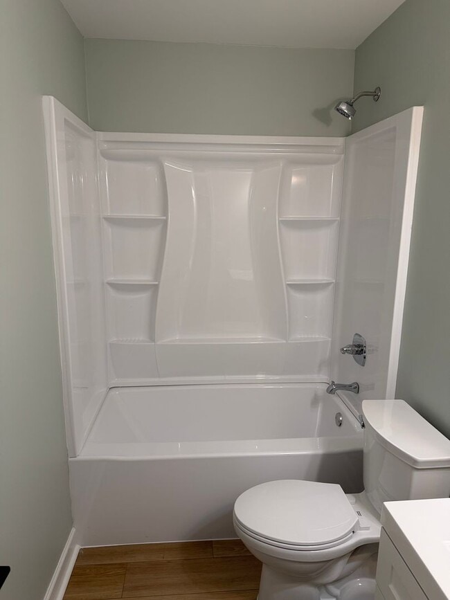 Building Photo - Newly renovated 2 bed 2 bath condo!