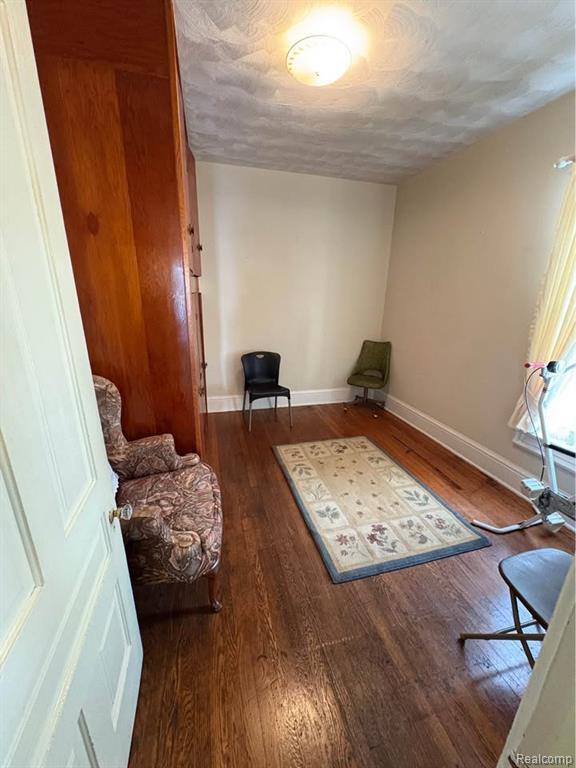 Building Photo - 426 E 4th St