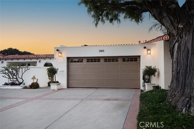 Building Photo - 2165 Vista Entrada Vis