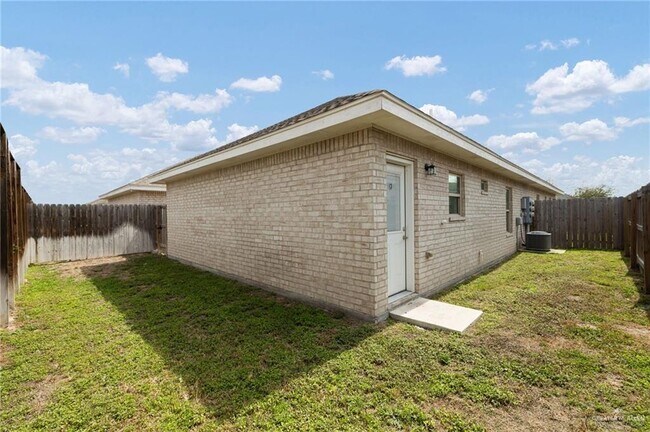 Building Photo - 5800 Nightingale Ave