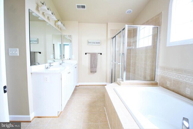 Building Photo - 2531 Transom Pl