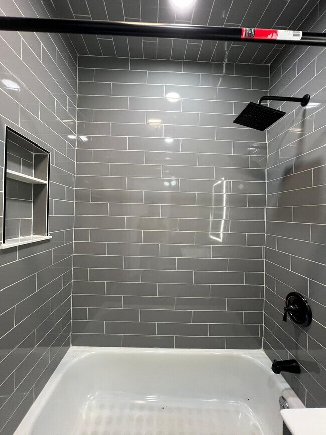 Building Photo - 423 Shelton Ave