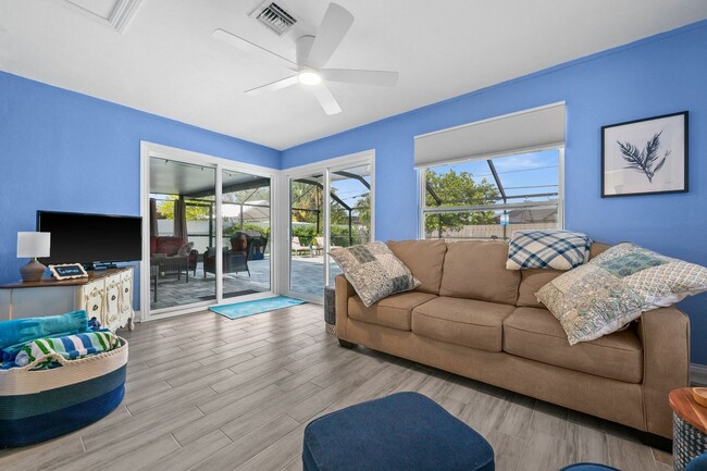 Building Photo - Fully Furnished 3 Bed, 2 Bath Seasonal Ren...