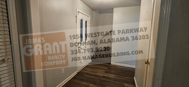 Building Photo - 211 Plantation Rd