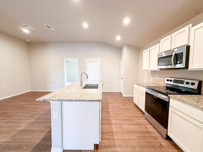 Building Photo - 3/2/2 Home in Windstone!