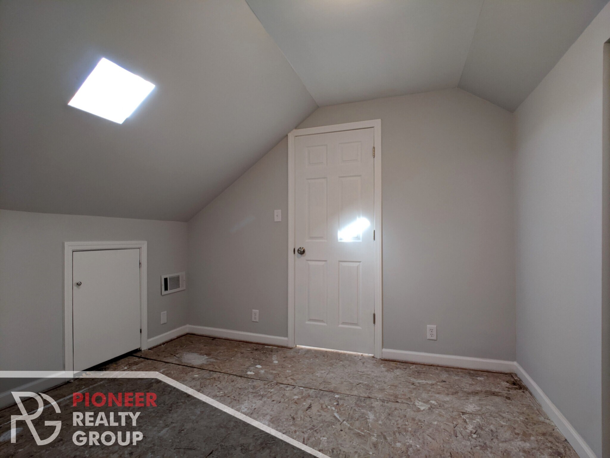 Building Photo - 1520 W Melrose St