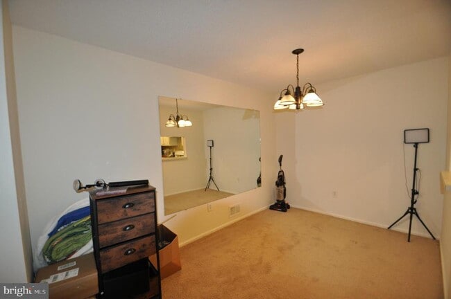 Building Photo - 13 Voscek Ct