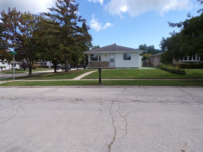 Building Photo - 417 Public Service Rd