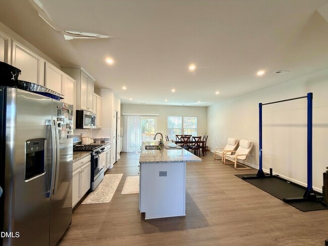 Building Photo - 1110 Romeria Dr