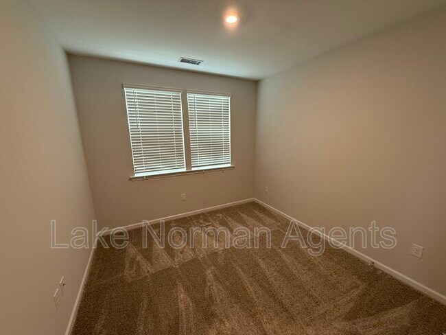 Building Photo - 4455 Reed Crk Dr