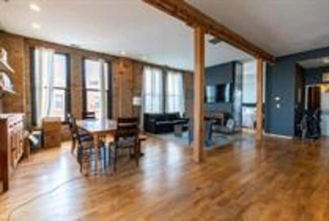 Building Photo - 3000 S Archer Ave