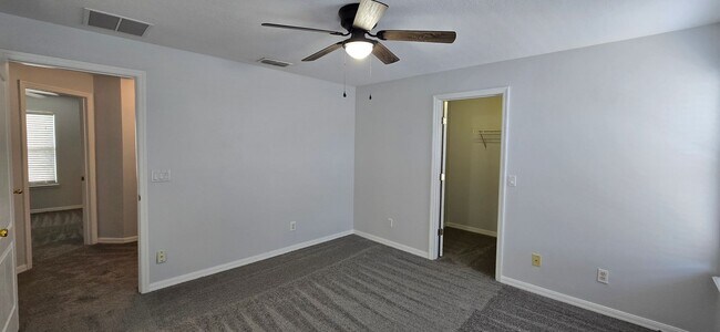 Building Photo - Stunning 2/2.5 Townhome in Beacon Park! Fresh Paint, New Carpets, Available Now!
