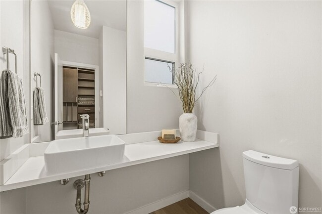 Building Photo - Luxury Ballard Townhouse for Rent | Designer Living in Seattle's Most Walkable Neighborhood